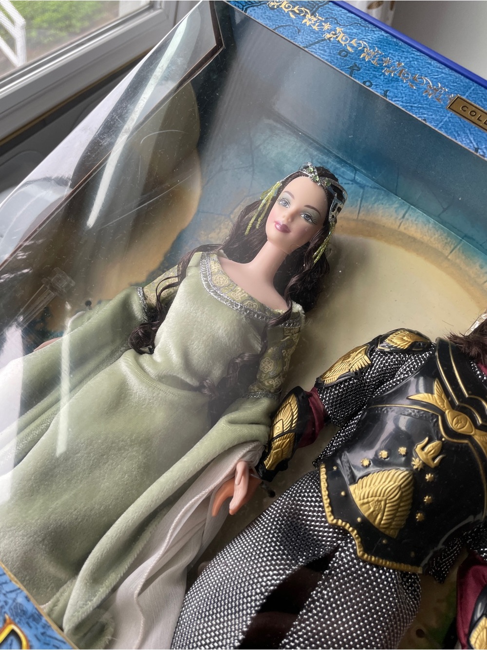 Mattel LOTR The Return of the King Aragorn & Arwen Collector’s Edition Barbies - Picture 11 of 14
